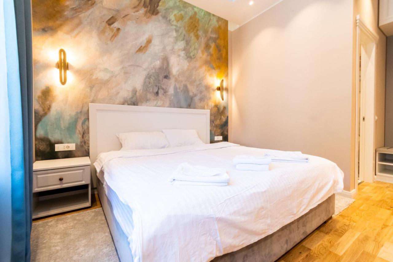 Black Gate - Quiet Studio In The Heart Of Old Town With Free Private Secured Parking Braşov Extérieur photo
