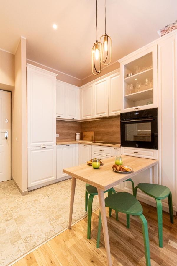 Black Gate - Quiet Studio In The Heart Of Old Town With Free Private Secured Parking Braşov Extérieur photo