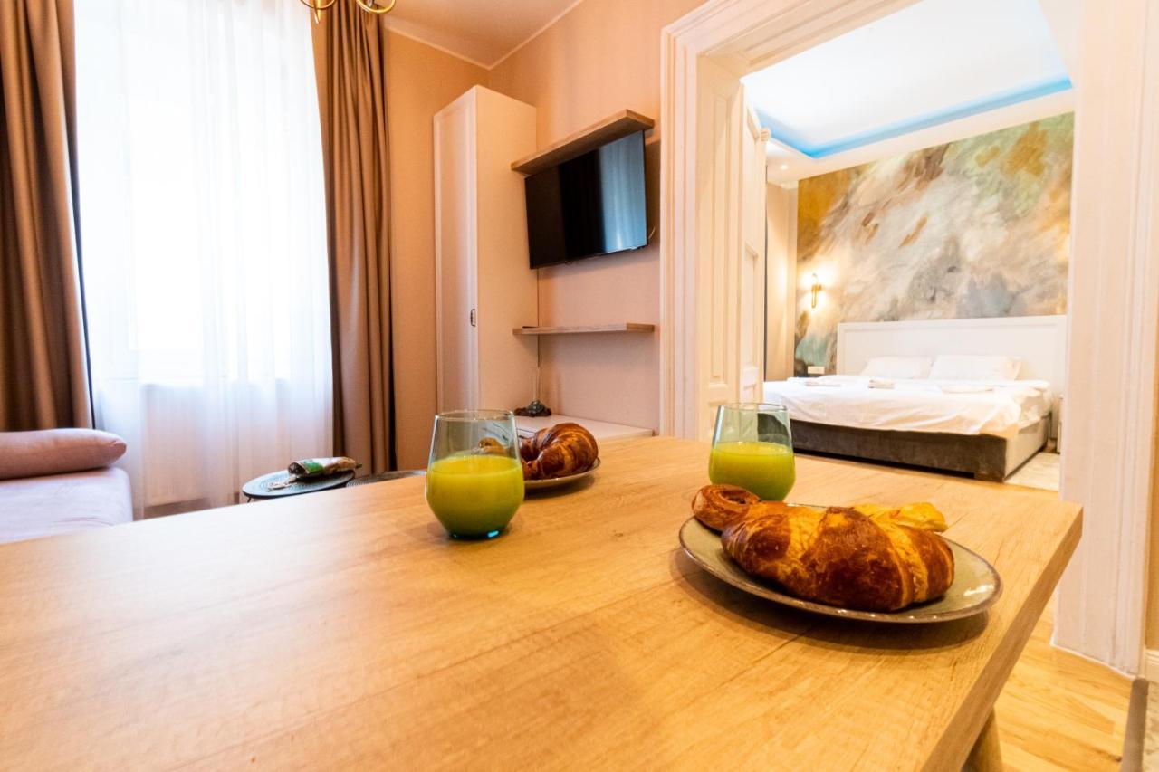 Black Gate - Quiet Studio In The Heart Of Old Town With Free Private Secured Parking Braşov Extérieur photo