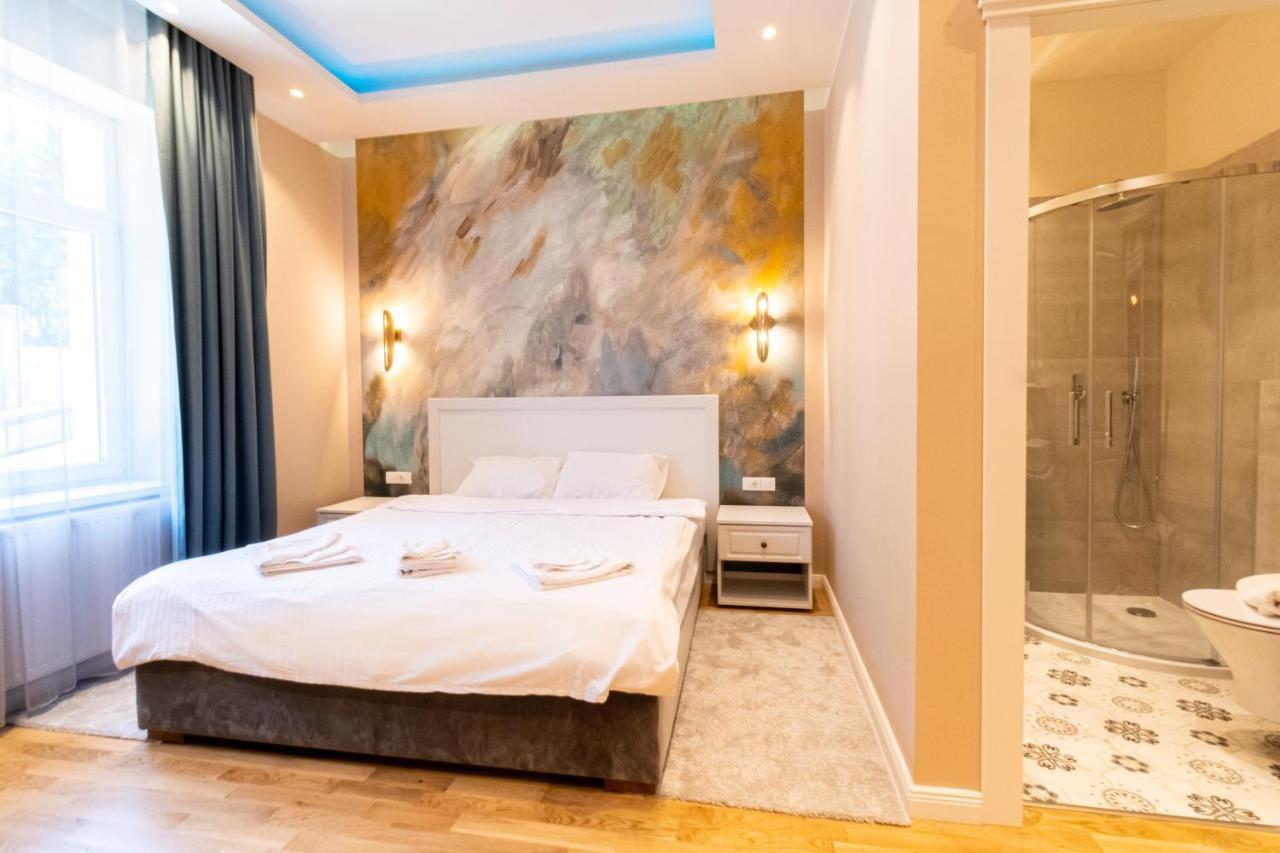 Black Gate - Quiet Studio In The Heart Of Old Town With Free Private Secured Parking Braşov Extérieur photo