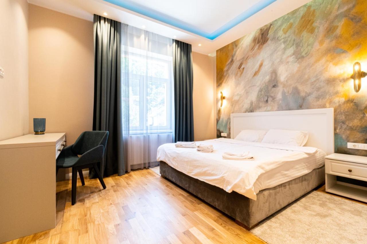 Black Gate - Quiet Studio In The Heart Of Old Town With Free Private Secured Parking Braşov Extérieur photo