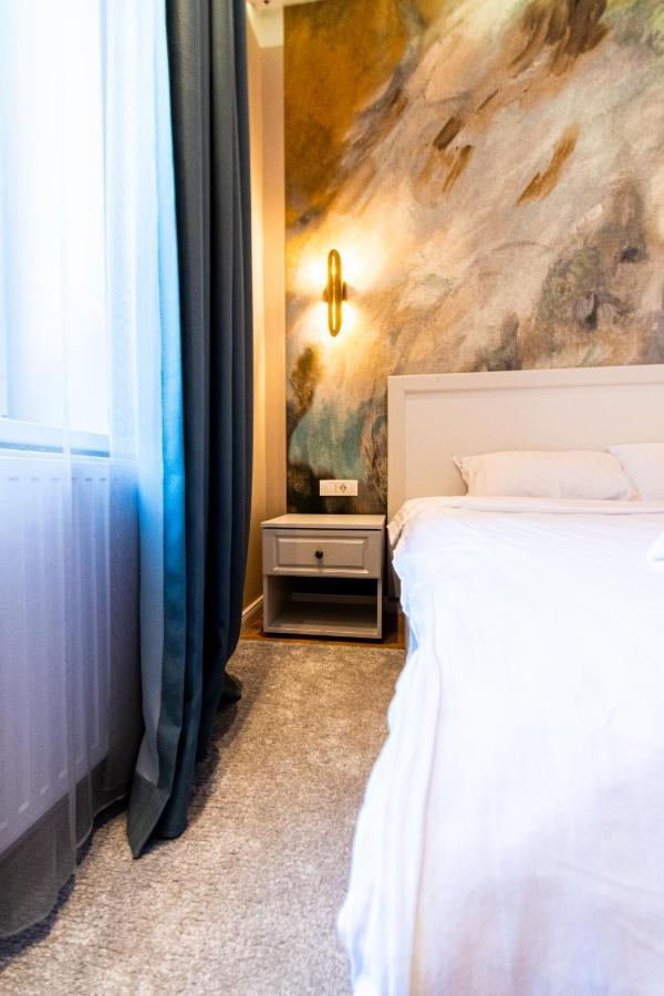 Black Gate - Quiet Studio In The Heart Of Old Town With Free Private Secured Parking Braşov Extérieur photo