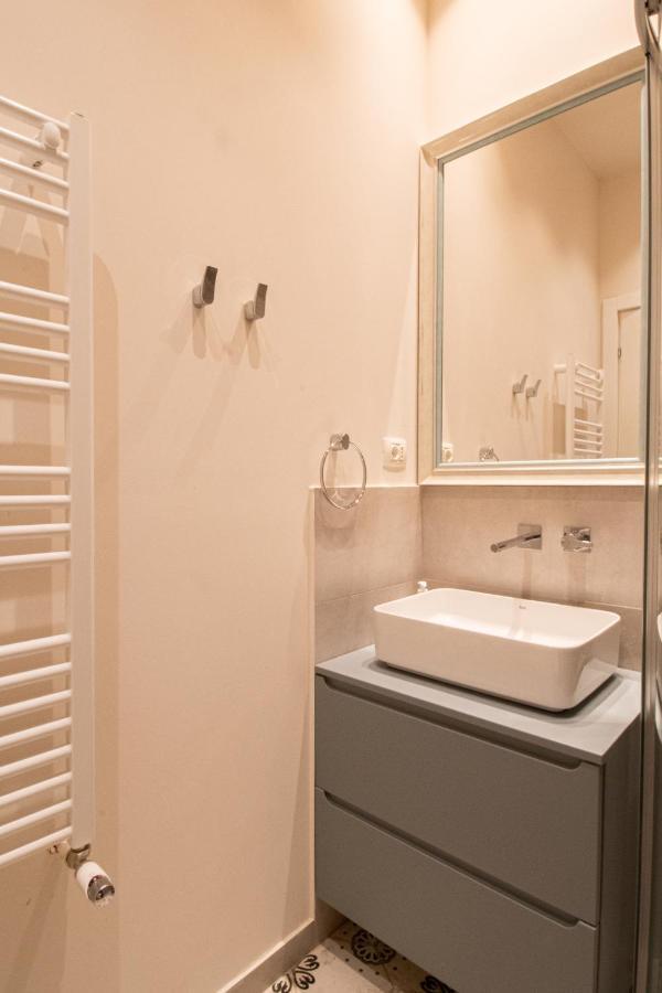 Black Gate - Quiet Studio In The Heart Of Old Town With Free Private Secured Parking Braşov Extérieur photo